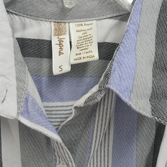 Sleeveless button down shirt - Picture 2 of 3